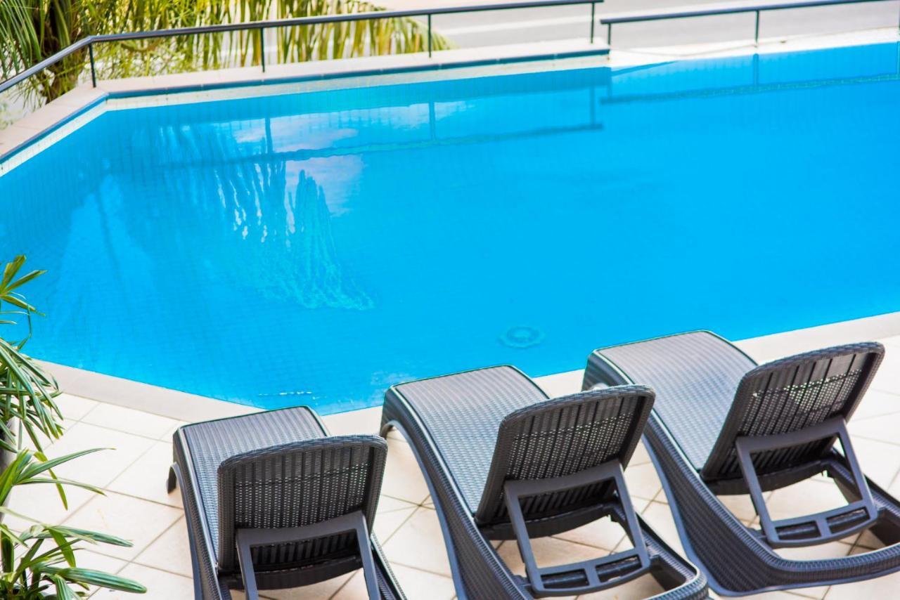 Aparthotel At Waterfront Whitsunday Retreat - Adults Only Airlie Beach Exterior foto