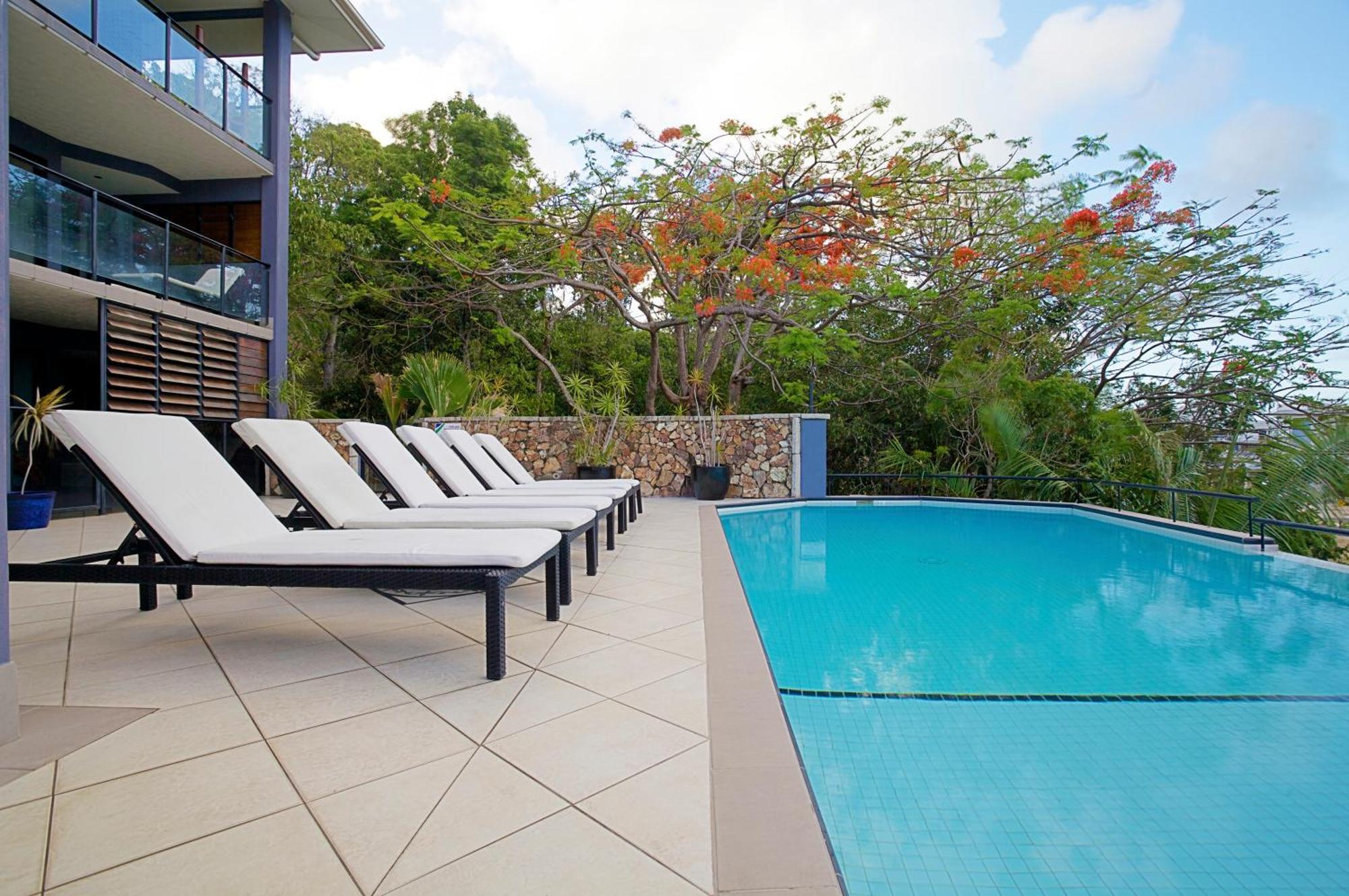 Aparthotel At Waterfront Whitsunday Retreat - Adults Only Airlie Beach Exterior foto